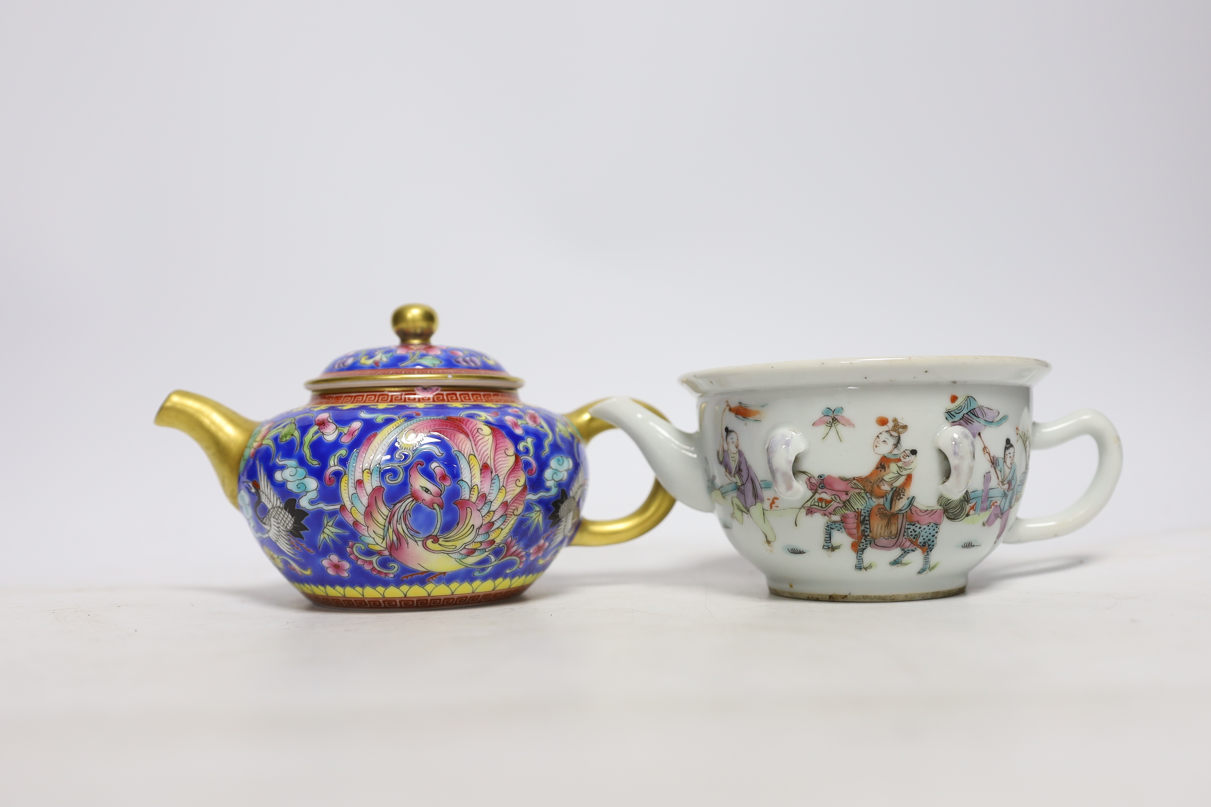 Two Chinese porcelain teapots (one missing cover) and a hexagonal pedestal dish, tallest 9.5cm